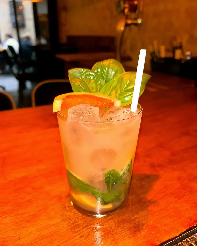 Le Pamplemousse Basilique, cocktail sans alcool au pamplemousse frais et basilic